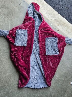 Aspyn Grove Hooded Blanket Wrap Plush Sherpa Burgundy Gray Cozy One Size
